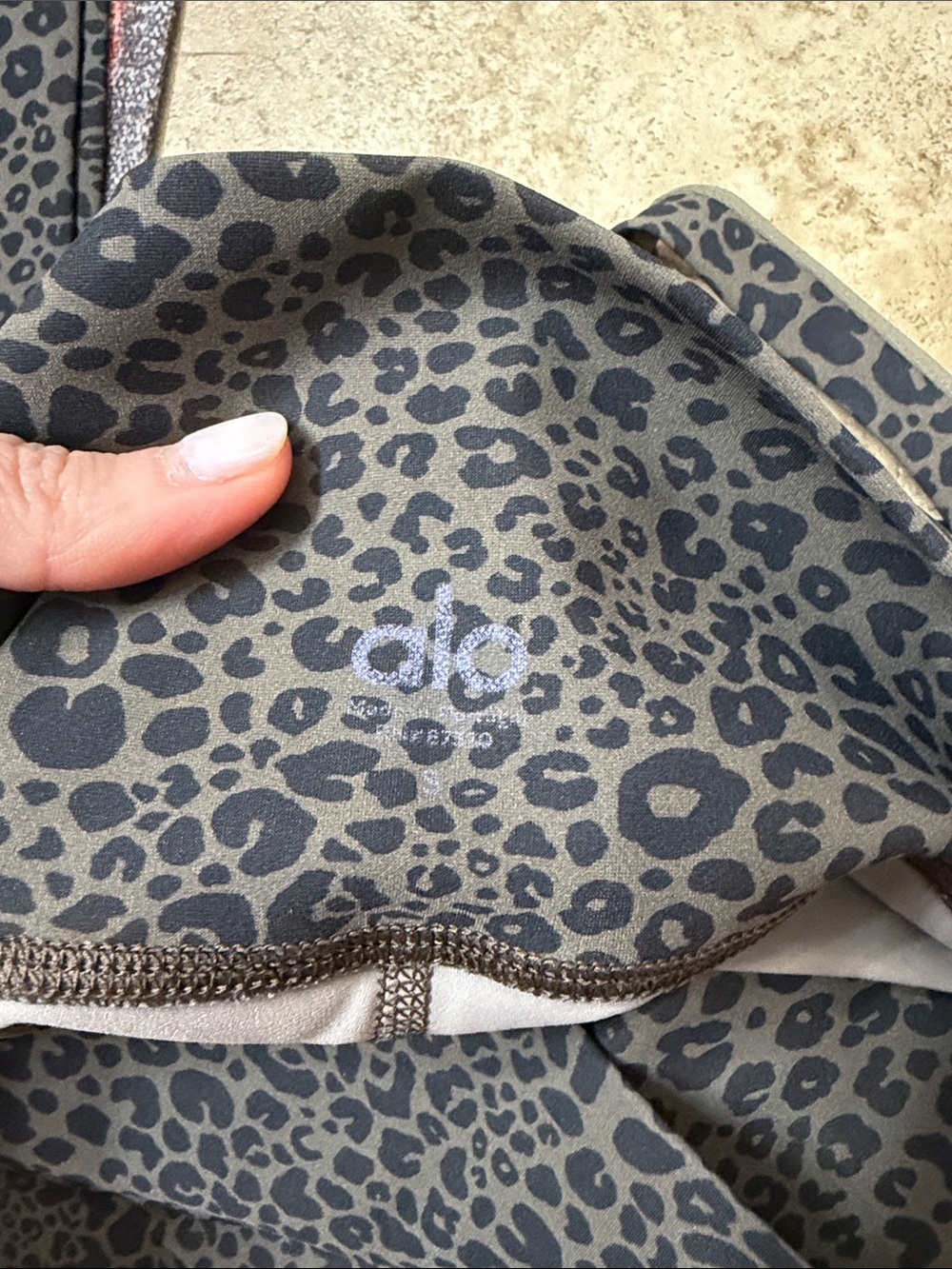 ALO Yoga Olive Green Leopard Print Seamless Bralette & Leggings Set - Picture 3 of 3
